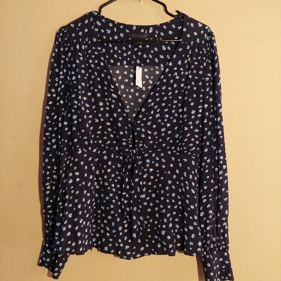 Sanctuary v neck tie front black blue print long sleeve top. Size medium - Picture 2 of 11